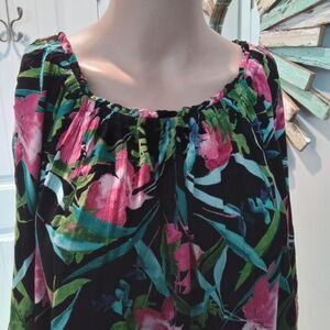 Cathrine's Size 0X.Floral Off-Shoulder Blouse. Lots Of Color. Beautiful